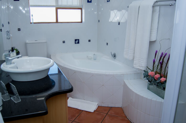 Bay-Lodge-Accommodation-in-Mossel-Bay-Room-3-04