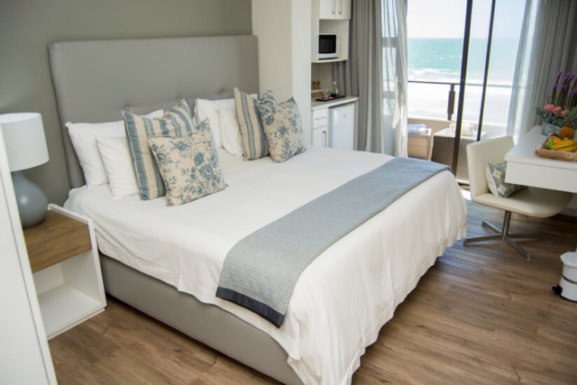 Bay-Lodge-Accommodation-in-Mossel-Bay-Superior-Luxury-Suite-2-06